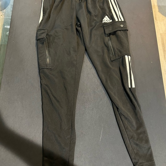 Adidas Pants with Zipper Pockets - Secure Storage Meets Comfort - Picture 7 of 8